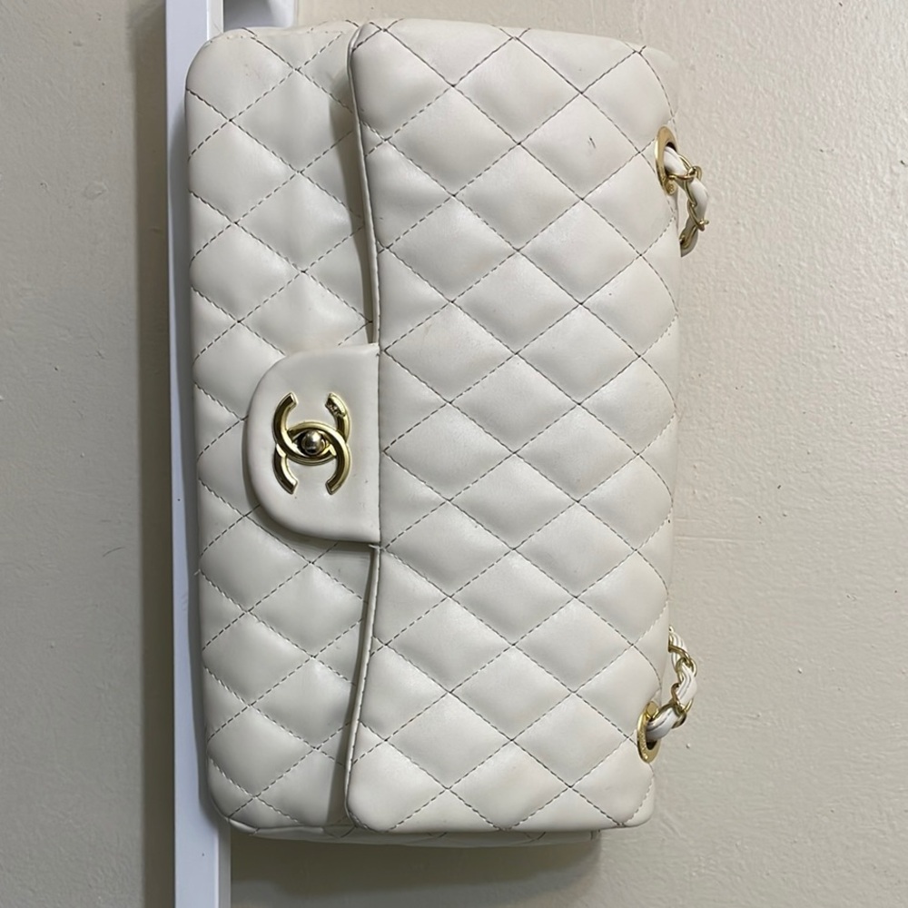 Chanel White and Gold Quilted Shoulder Bag
